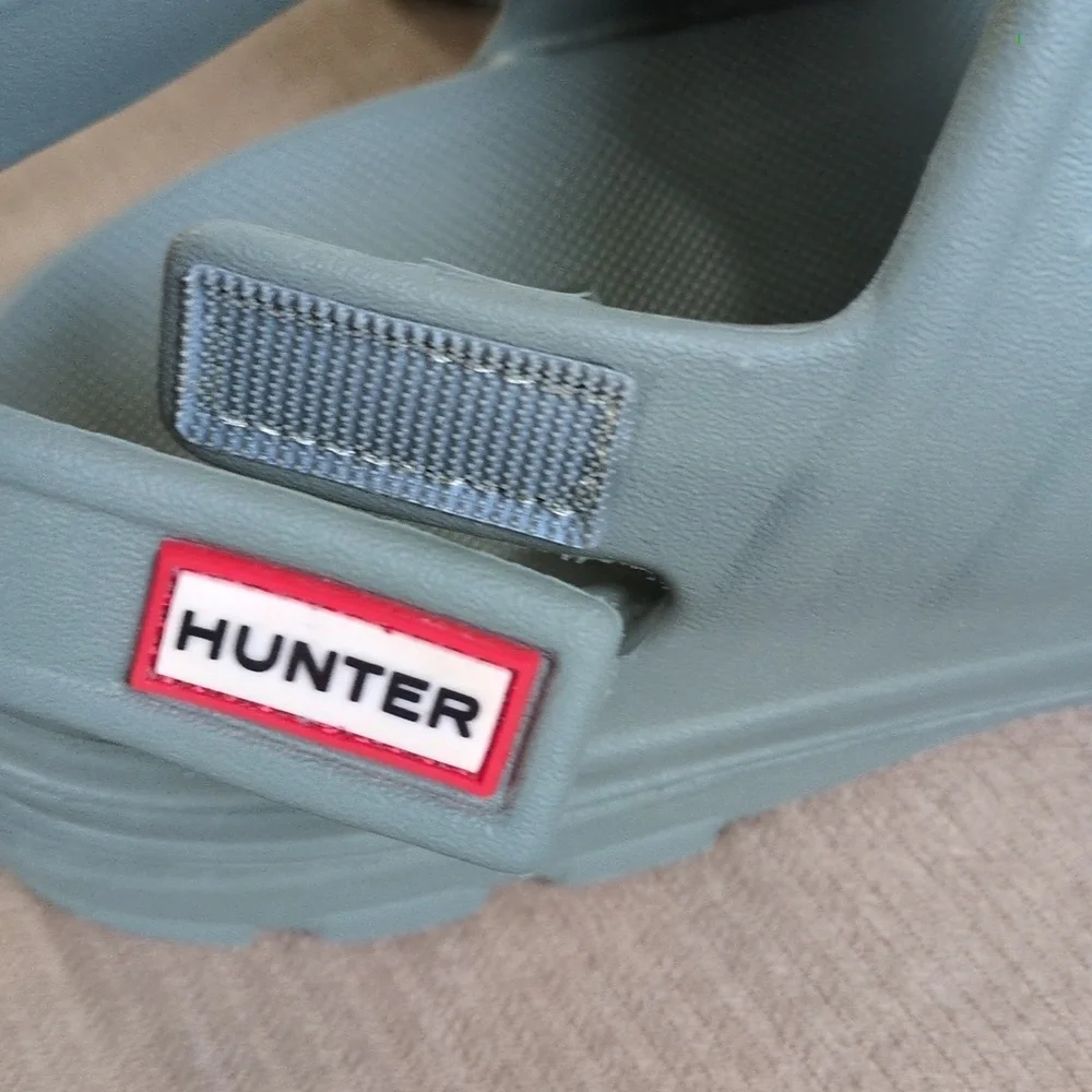 Hunter Bloom Algae Foam Sandals In Sweet Gale Green Size 8